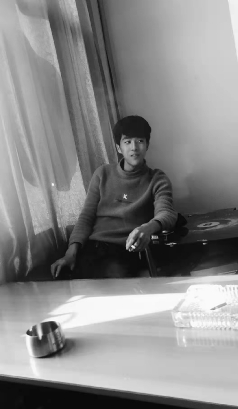 酷似小丑的第二张照片--惠来蓝颜知己交友网